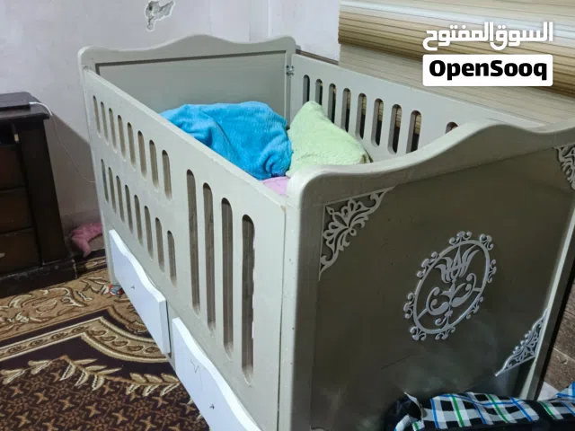 تخت اطفال بحاله ممتازه