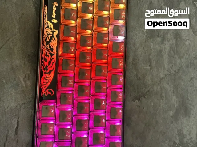 للبيع كيبورد جديد من شركة دكي (Ducky) حجم 65 بالميه استعمال شهر و12 يوم نوع لسويتش ساينلت احمر