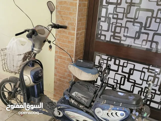 للبيع سكوتر كهربائي بي 39 وقابل للجاد