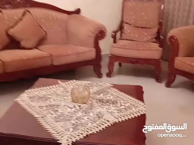 طقم ضيوف مستعمل تسع مقاعد  ثلاثيه و 2 ثنايه 2 مفرد