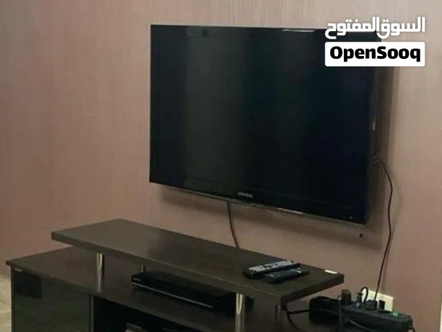 طاولة تلفزيون بحالة جيدة للبيع