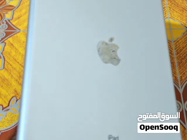 ايباد 9 ذاكره 64 للبيع كامل ملحقاته من شاحنه الأصليه وكارتونه مع حافظه دفتريه ما مفتوح