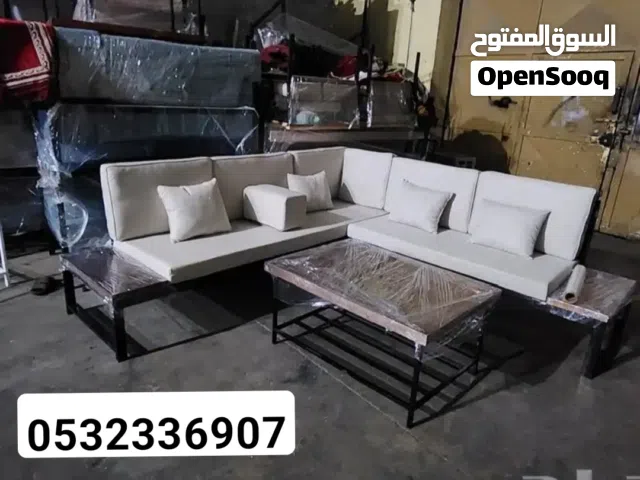 جلسة حرف L بتصميم عصري يضيف لمسة فخامة وراحة استثنائية لكل زاوية في منزلك.
