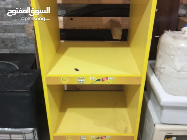 ستاند رفوف بحالة ممتازة موجود في الزرقاء الجديدة للبيع