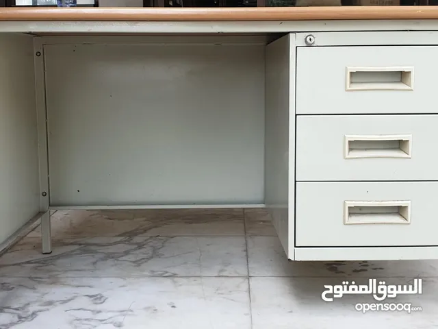 Table for sale in very good condition