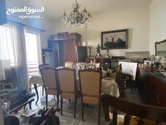 للبيع شقة طابق اول في رأس بيروت قرب فندق البريستول