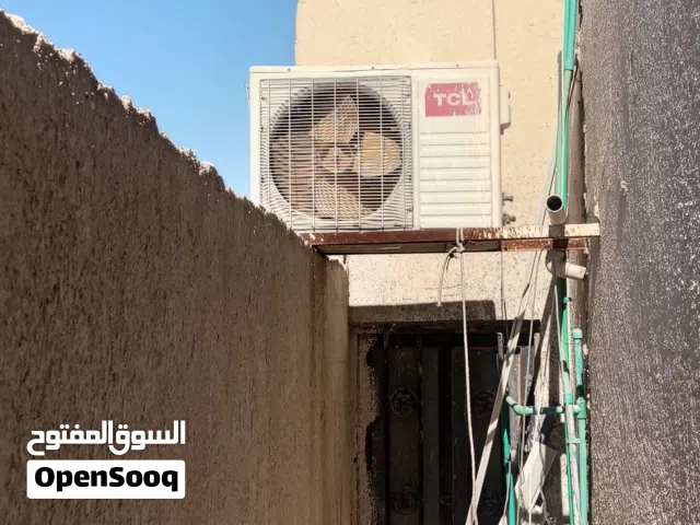 ثلاث سبالت واحد طن وواحد طن ونصف وواحد طنين.بالنسبة للطن اسمه TOSOT يشتغل ما به شي.