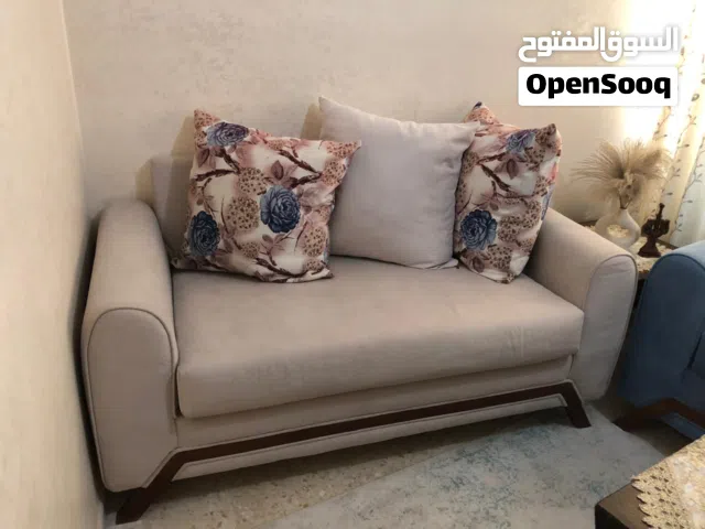 طقم كنب لغرف الصالون بحالة ممتازة ( شبه جديد )
