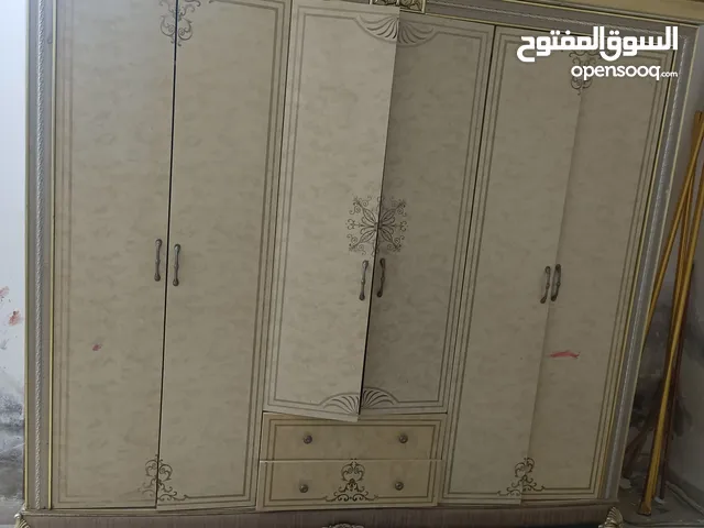 اثاث مستعمل للبيع بسعر مناسب جدا الاثاث بحالة جيدة جدا والبيع لكامل القطع