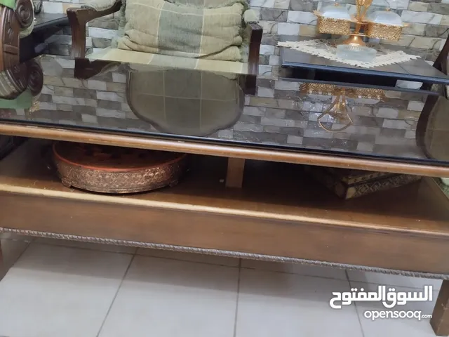 طاولة وسط ثقيلة جدا خشب زان مع لوح زجاج ثقيل بحالة ممتازة