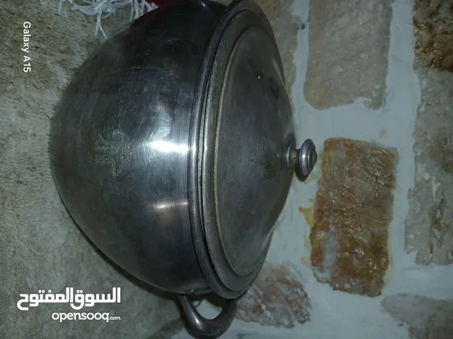 طنجرة تقديم الشوربة نحاس ابيض. عليها ختم غزال الودان. كانت تستعمل في فندق الودان ايام المملكة