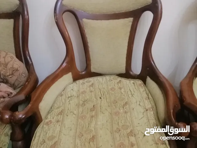 صالون للبيع إستعمال النضيف  للمكان:عين الزارة الجدادعة بالقرب من سوق كارفور أو الباعيش