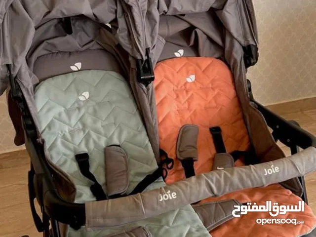 عرباية توأم ماركة ( joie ) مستعملة
