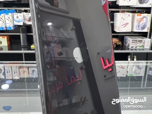 iPhone Se 2020 (128 GB) ايفون اس اي مستعمل بحالة جيدة جدا جدا بطارية مغيرة جديدة كفالة محل عالجهاز
