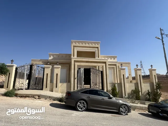 257 m2 3 Bedrooms Townhouse for Sale in Zarqa Graiba