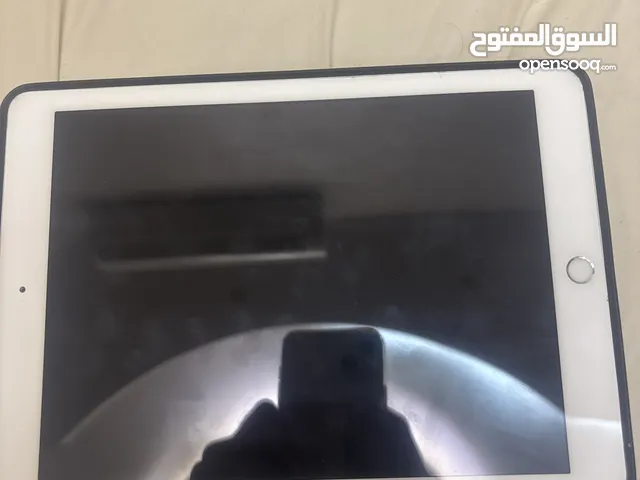 Apple iPad 128 GB in Al Ain