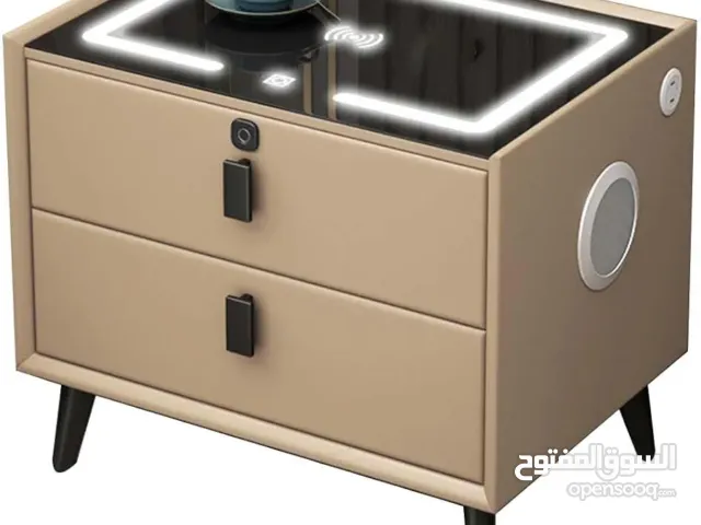 طاولة جانبية للسرير بفرش جلدي بلون "بيج" أو "توفي" Bedside table with leather upholstery in "beig  .