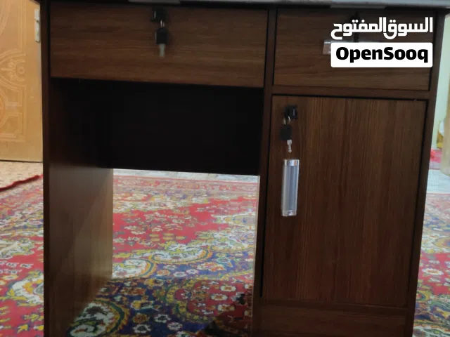 ميز مكتبي بعده جديد 80 سم مشدود كامل حتى قفالته بي