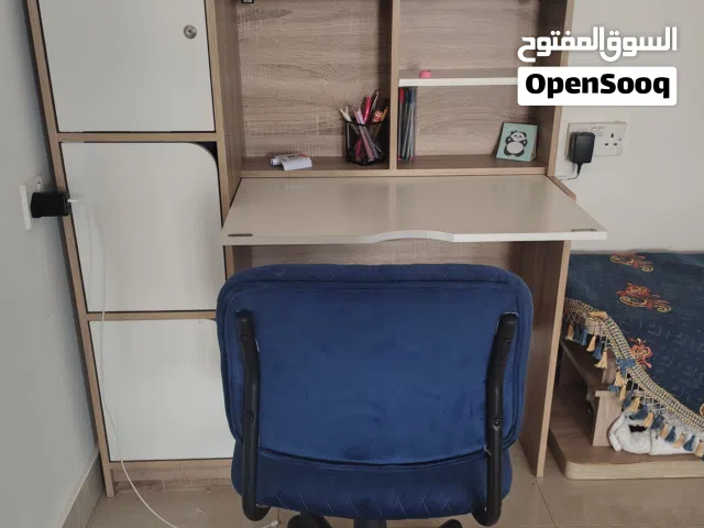 طاوله دراسه مع كرسي دوار مع مجموعه زينه صالون 20 20ريال