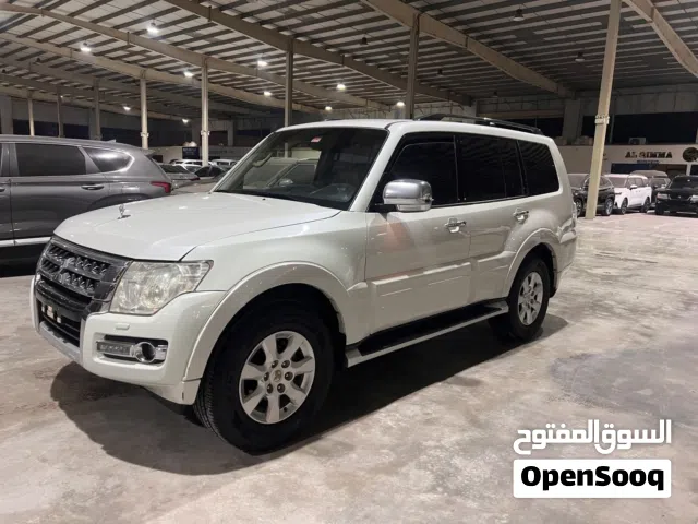 2016 Mitsubishi Pajero GLS Top