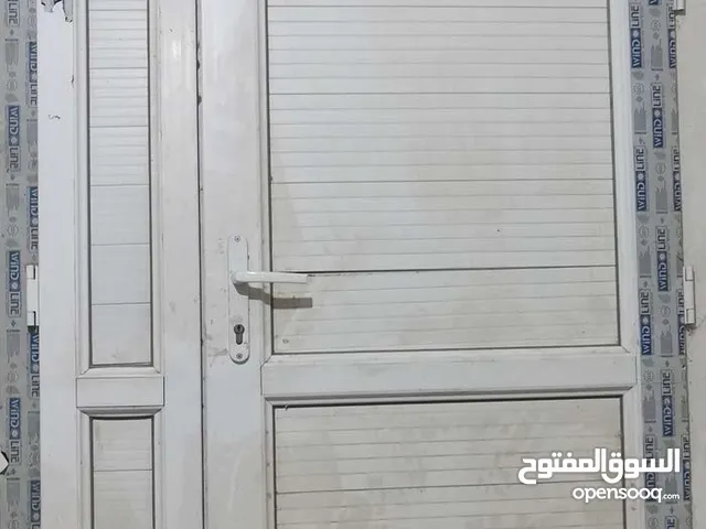 باب pvc شبه اجديد ضرفتين كامل