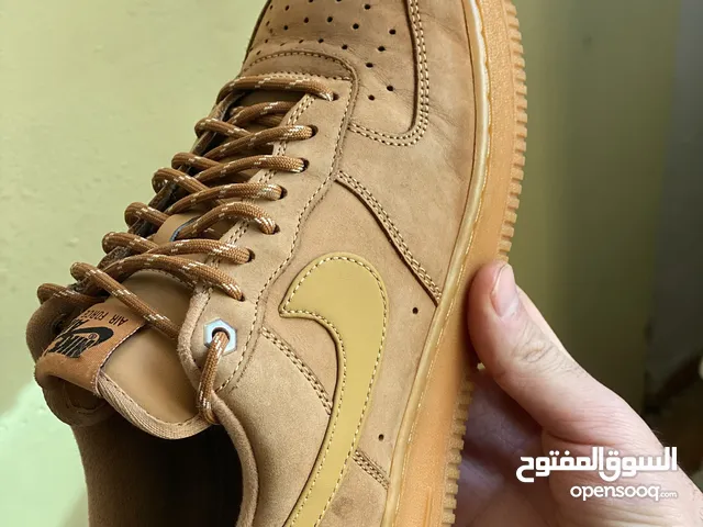 حذاء ايرو فورس اصلييي من الشركه نايك مش كوبي 1 الحذاء بحاله الوكاااله