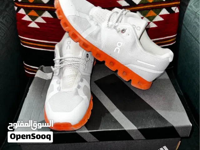 Shoe size 43 QC للبيع حذاء رياضة