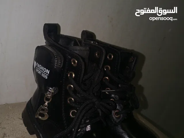 بوت طويل ملبوس مره وحده قياسه 25