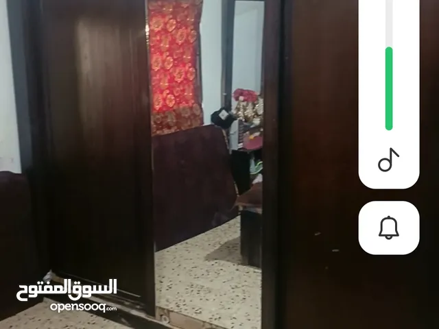 غرفة نوم مستعمل للبيع خزانا..تخت ...مرايا مرجيحة حديد تفصيل