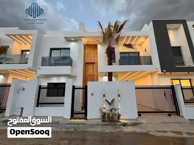 فيلا دورين وملحق للبيع المكان السراج طريق المواشي بالقرب من صالة رويال