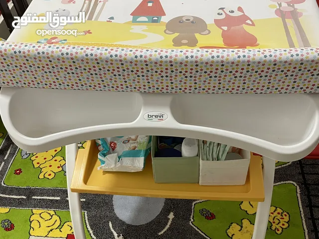 سرير تغيير و حوض استحمام للاطفال يتصفط Folding Changing table with bathtub