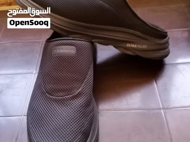 شكيتشرز سليبرز لون اسود مقاس 45 فيتنامي أصلي