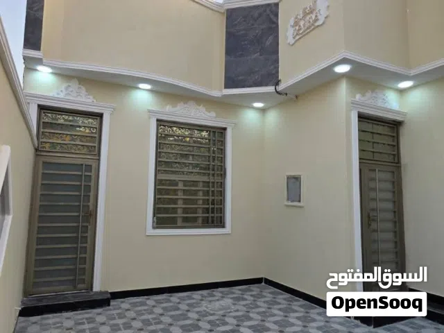 بيت للبيع موقع مميز وجاهز للسكن فوراً، تصميم عملي ومساحات مريحة، قريب من الأسواق والخدمات الأساسية.
