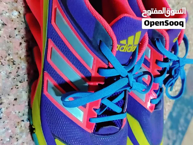 بوت اديداس استعمال خفيف في حاله الوكاله السعر 15 دينار