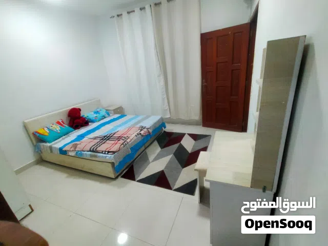 شقه مفروشه غرفه ومجلس وحمام ومطبخ نظامي طابق أرضي
