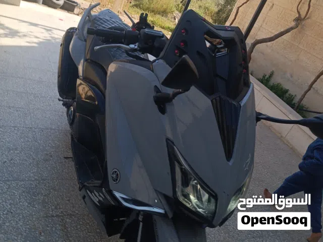 2016 ياماها XMAX