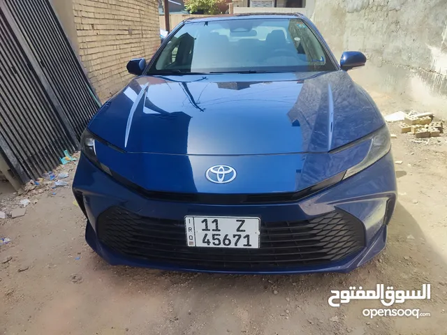 تيوتا كامري هايبرد 2025 ترقيم جديد بغداد بأسمي حادث بسيط فقط باب خلف السائق مصلح جاهزة من كلشي