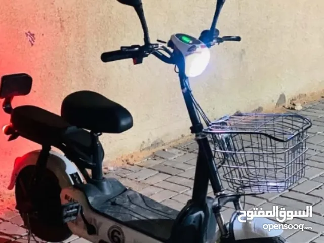 سكوتر لبيع قاعد جديد 2000د