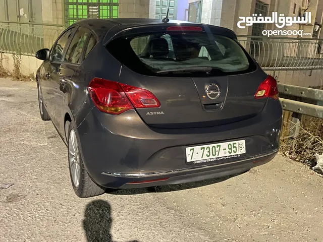 Opel Astra 2013 in Nablus