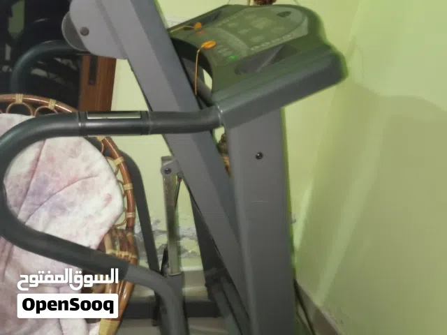 بساط جري حديث بقوة 3 احصنة يحمل حتى 140 كيلو