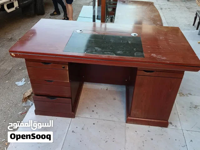 مكتب بحالة الجديد