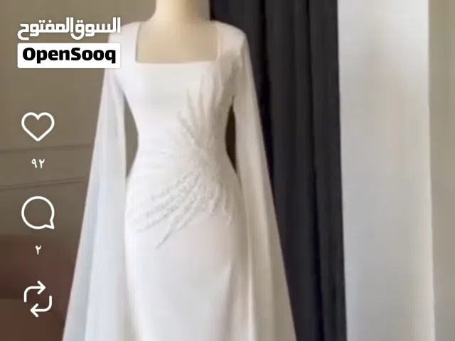 فستان عقد قران فخم وراقي