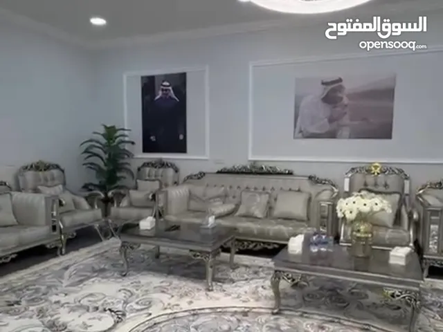 كنب مستعمل نظيف استعمال ثلاث شهور فقط يسع 20 شخص