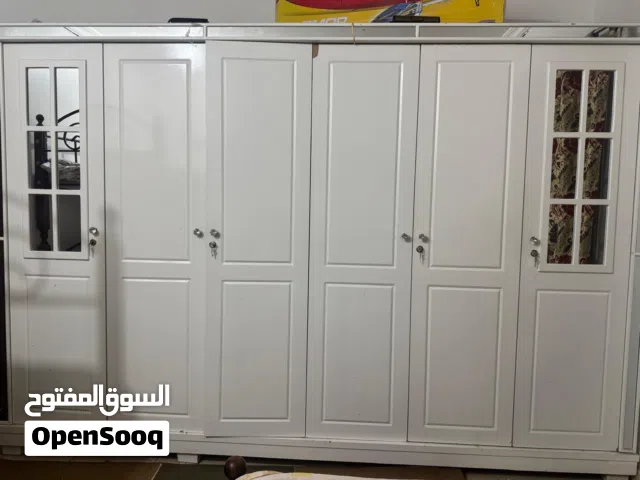 للبيع خزانة ملابس بحالة ممتازة جدا