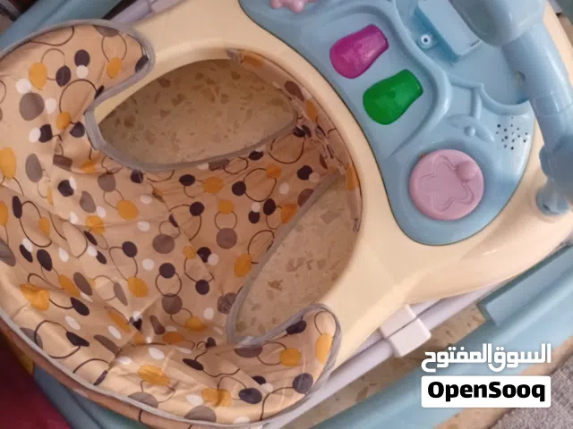 عربايه اطفال بحالة ممتازه للبيع