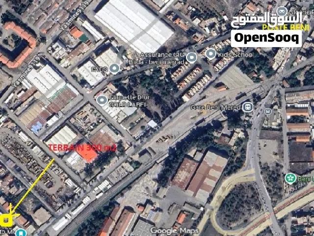 terrain 300 M2 UNE SEUL FACADE 17M