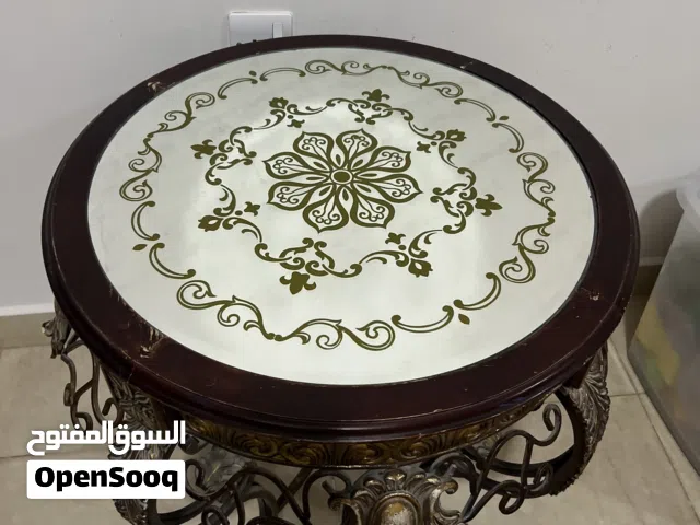 للبيع طاولة مستعملة نظيفة