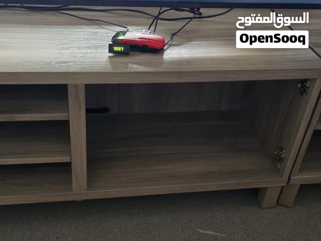 طاولة تلفزيون