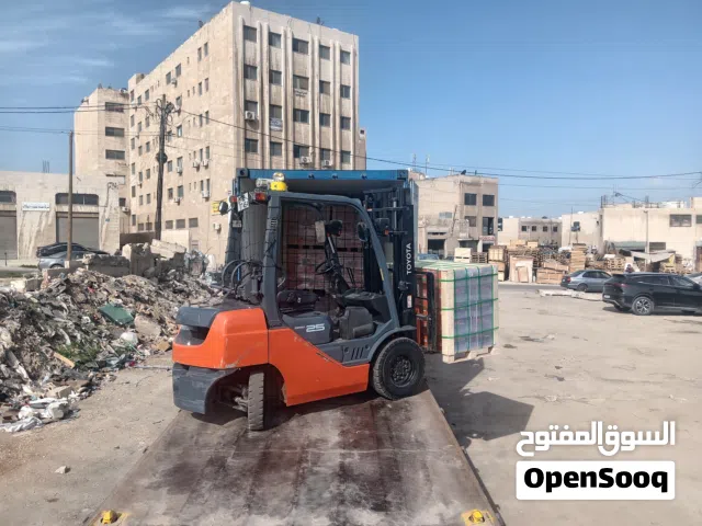 تأجير الرافعات الشوكيه وتنزيل جميع انواع البضائع وتأجير يومي وشهري