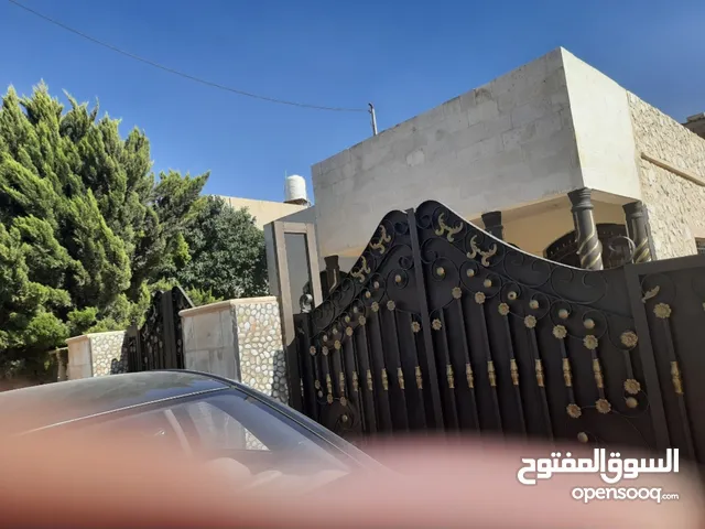 200m2 3 Bedrooms Townhouse for Sale in Amman Sahab